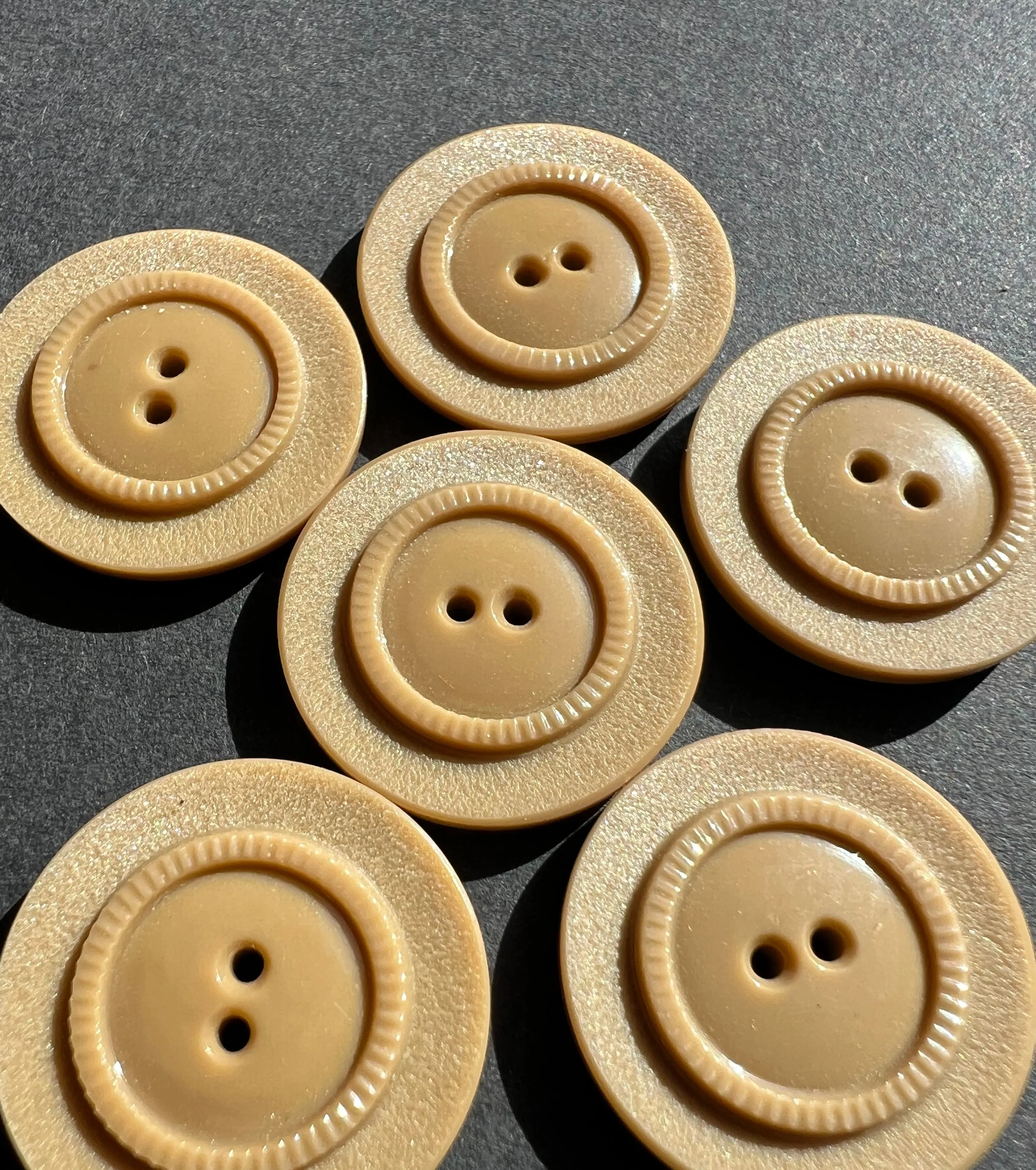 6 Cafe au Lait Vintage 2.2cm Buttons