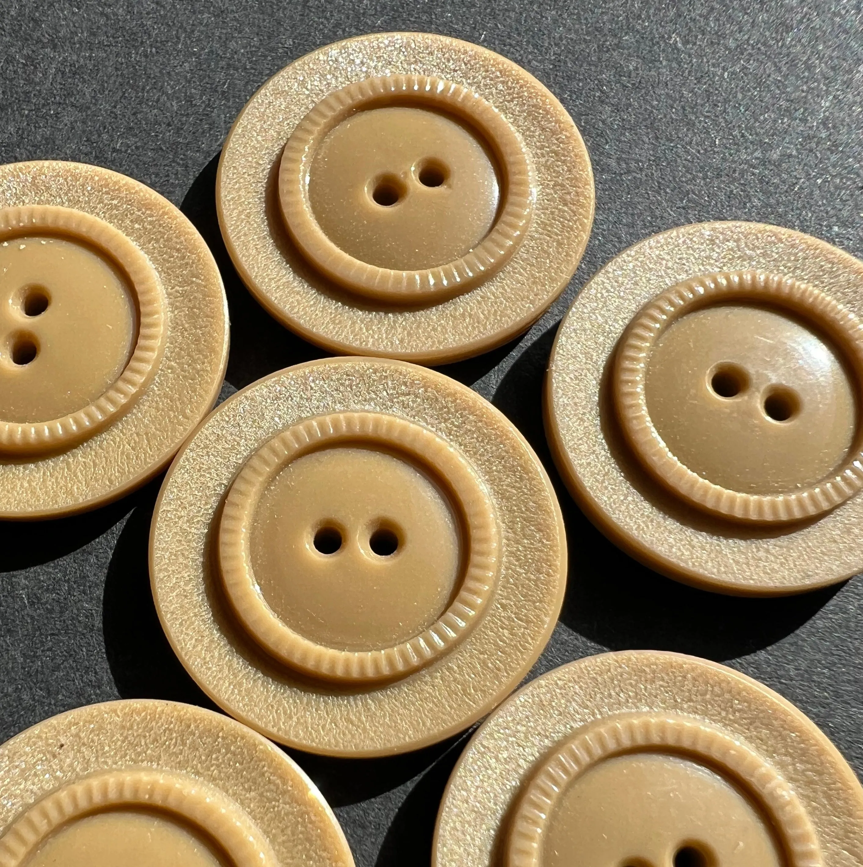 6 Cafe au Lait Vintage 2.2cm Buttons