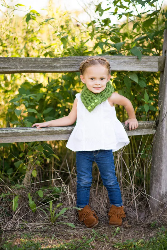 Green button scarf